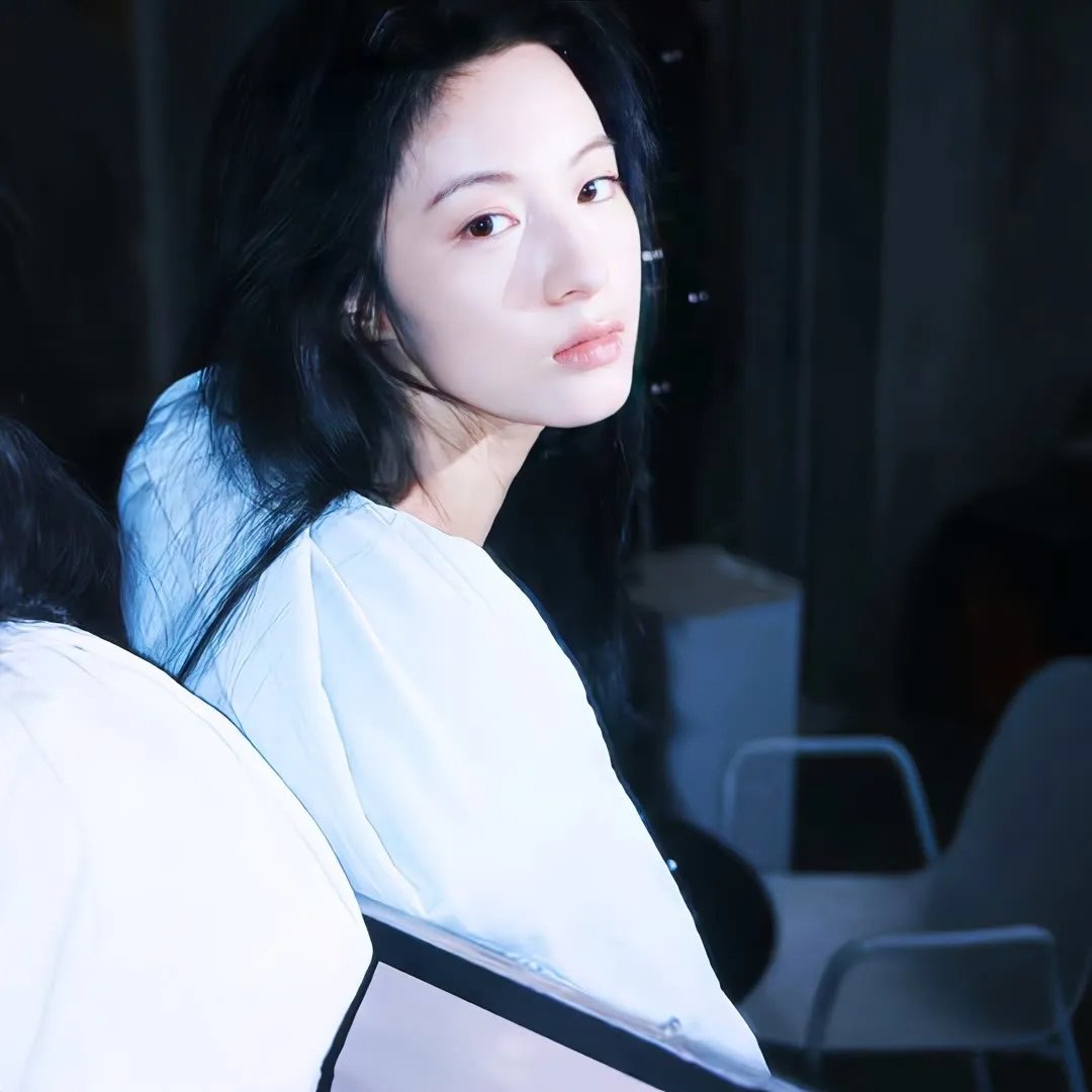 小心身后